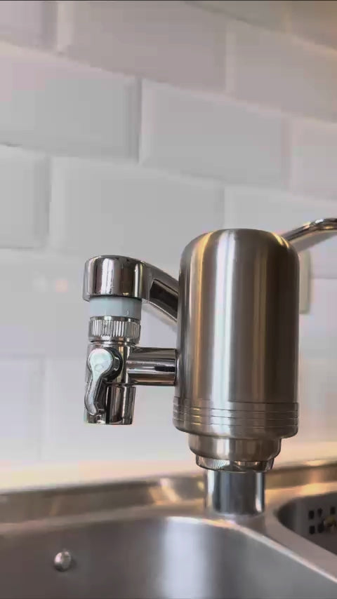 Démonstration des 2 modes du filtre Filtero T2 Inox sur robinet — eau filtrée et eau non filtrée