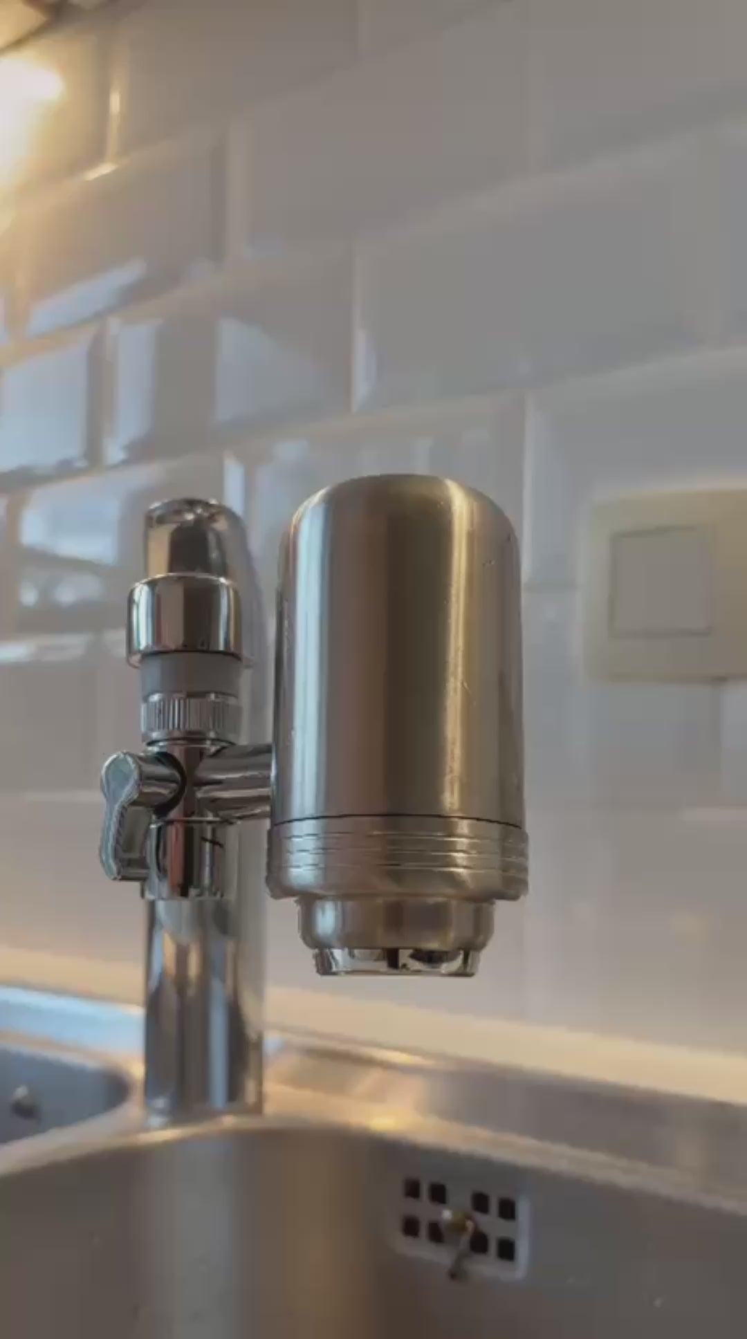 Charger la vidéo : Tutoriel d'installation d'une cartouche de rechange Filtero T2 inox